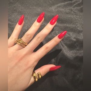 Press on nail red red